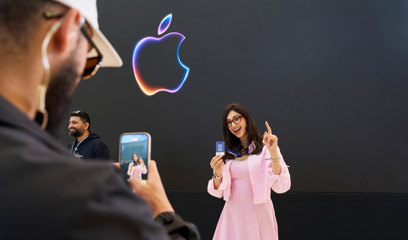 Apple WWDC24 Event Photos Attendee Posing 240610