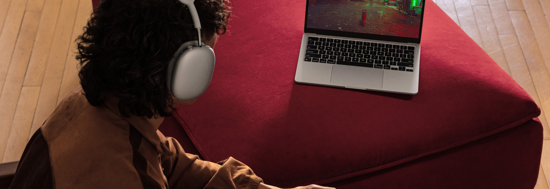 <p>MacBook Air nú með hröðum M3 flögum.</p>